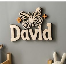 drevené meno s motýľom do detskej izby