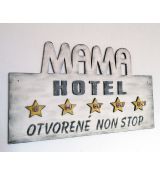 Drevený vešiak mama hotel