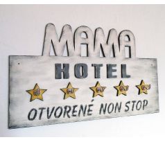 Drevený vešiak mama hotel
