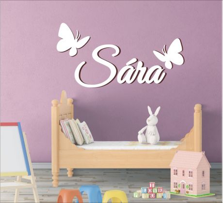 Drevené meno s motýľmi