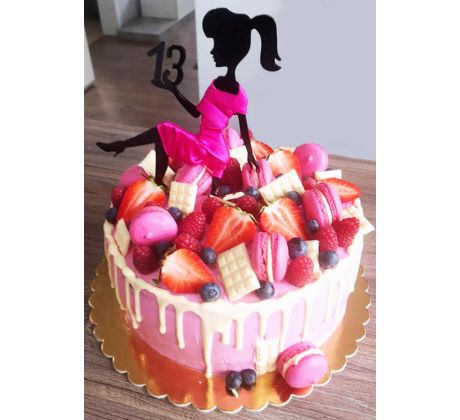 dievča na tortu s číslom