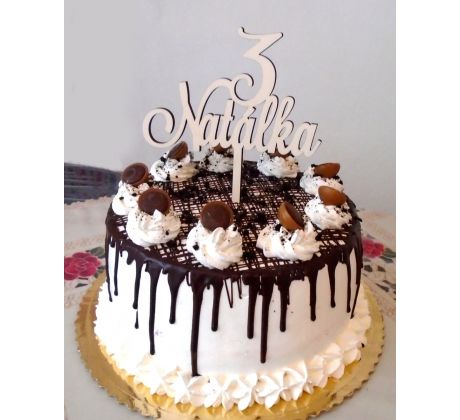 Drevená dekorácia na tortu s menom + číslom 01