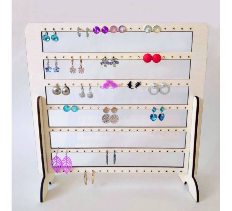 Drevený stojan na náušnice