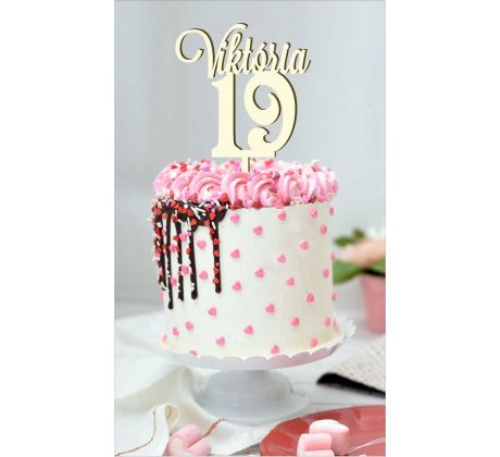 Drevená dekorácia na tortu s menom a číslom