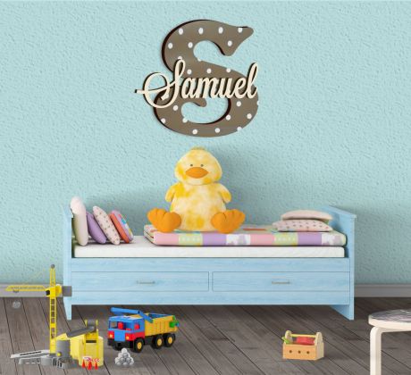 Iniciálka na stenu hnedo sivá s menom