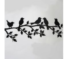 Drevená dekorácia vtákov na konári