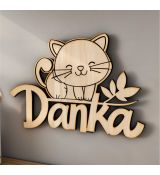 Drevená dekorácia s menom a mačkou na stenu meno širka 55cm, mačka 32x26 cm