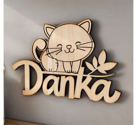 Drevená dekorácia s menom a mačkou na stenu