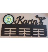 vešiak na medaily personalizované meno logo tlačené